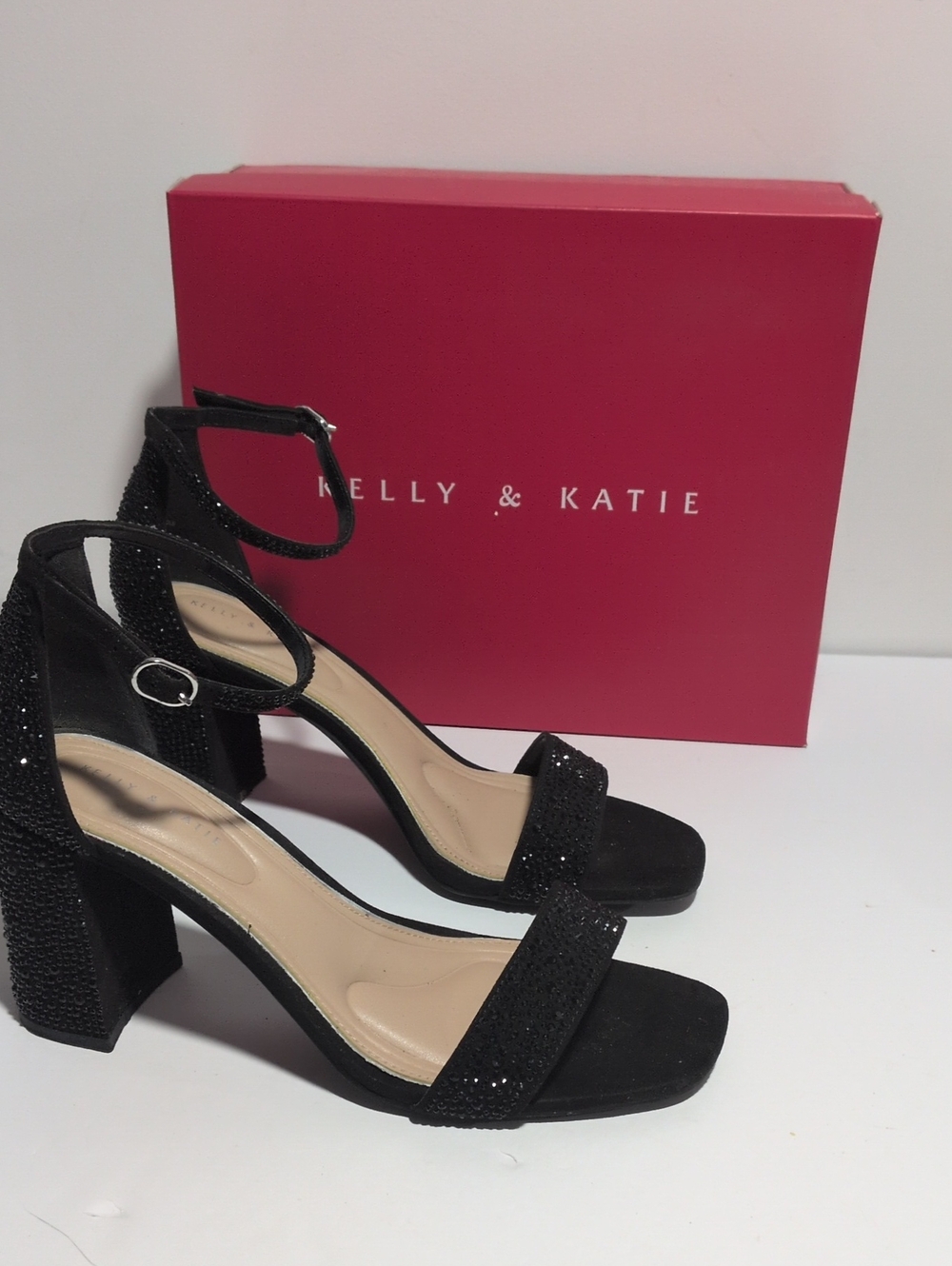 Kelly and Kate Caital Sandal, Size 9W